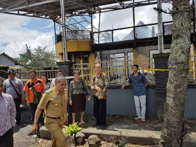 JWS Tinjau Lokasi Kebakaran Rumah SVR dan Gereja GPdI Tonsea Lama